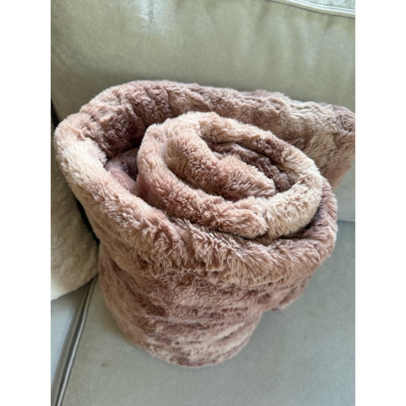 Lovesac footsac Throw Blanket Pink -Rose ice Dyed Phur - Picture 1 of 5